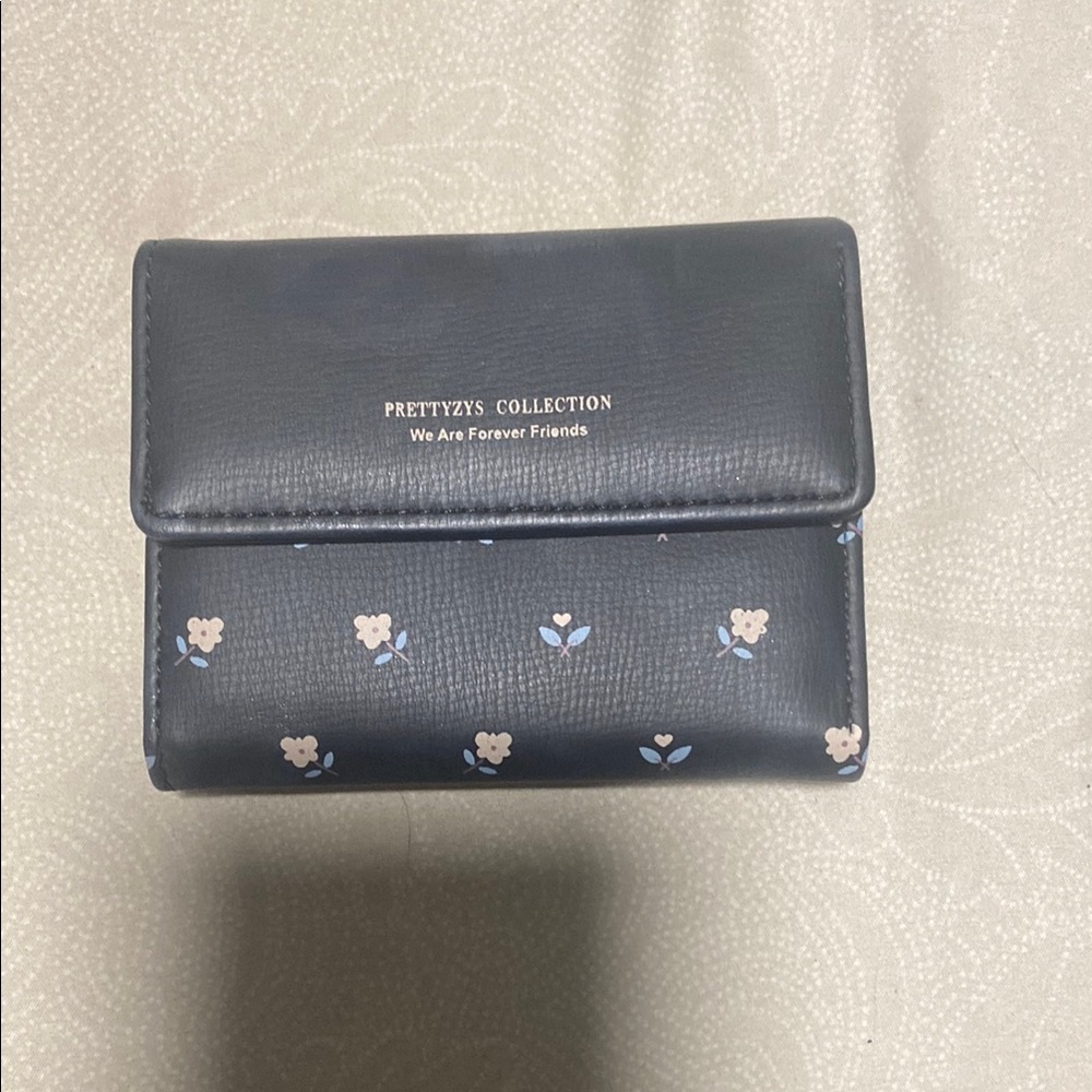 Prettyzys Collection Floral Wallet